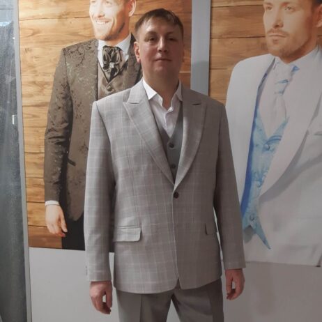 Костюм-тройка-деловой-повседневный.-Летний-вариант-в-клетку-1536x1536